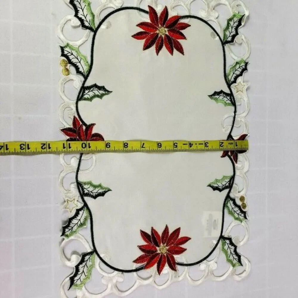 Embroidered placemats for christmas table x 4 pieces 17 x 11 inch Red Green Beis